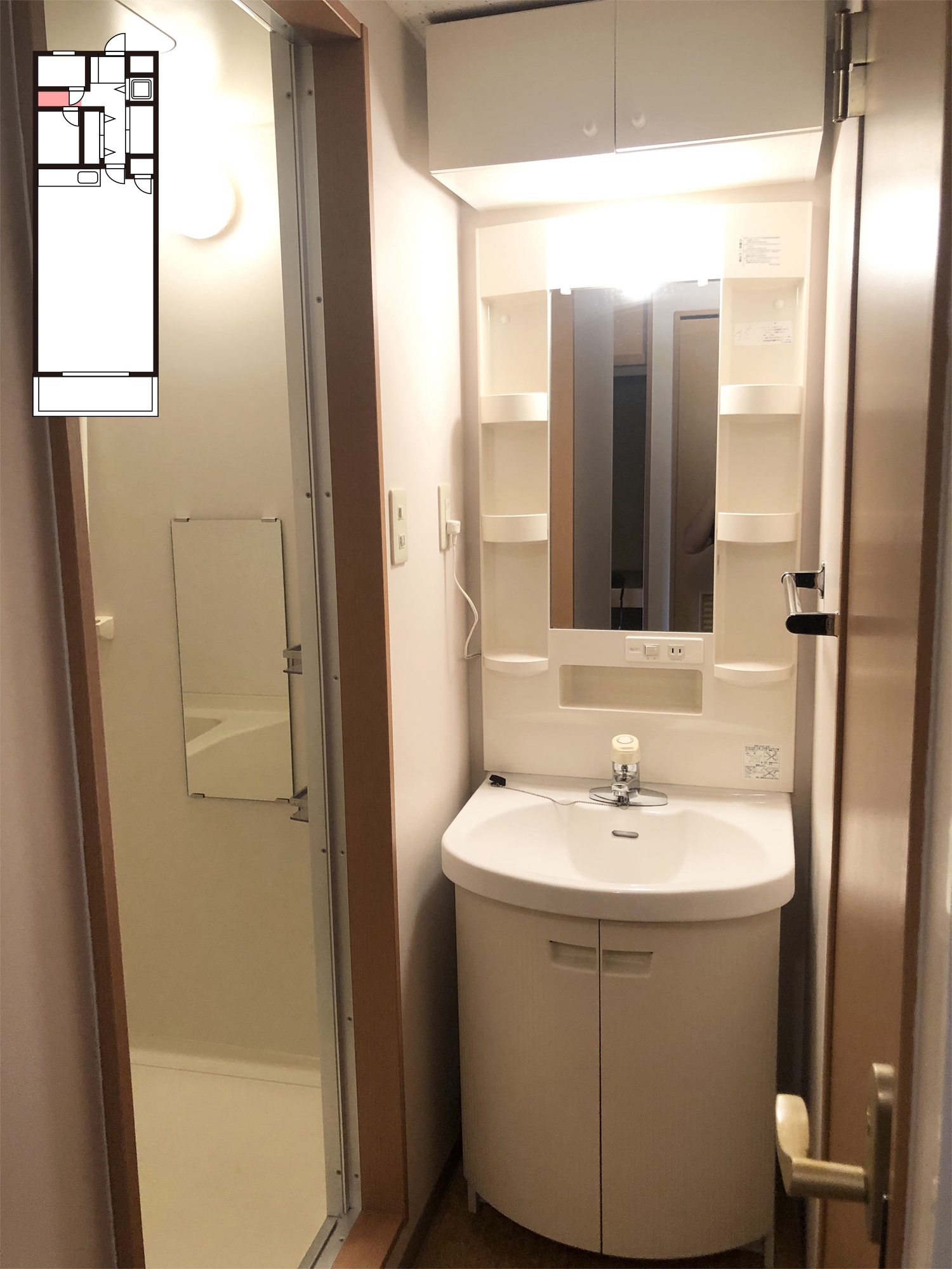 大きな窓がある8畳の洋室