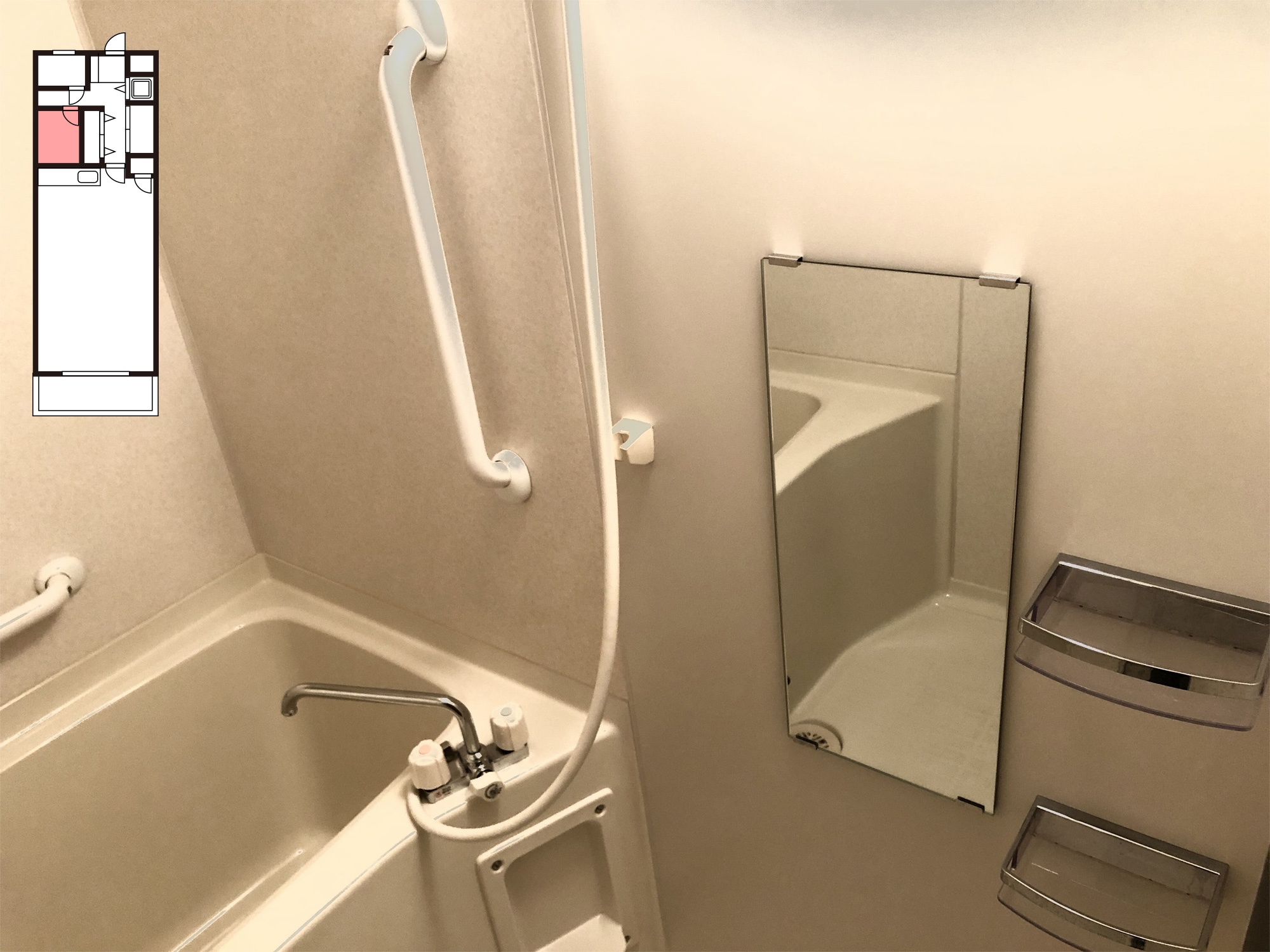 白を基調とした8畳の洋室